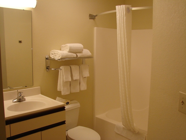 Imagen de la habitación del Hotel Candlewood Suites Raleigh Crabtree, An Ihg. Foto 2
