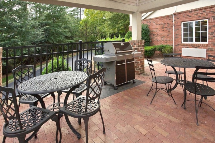 Imagen de los exteriores del Hotel Candlewood Suites Raleigh Crabtree, An Ihg. Foto 8