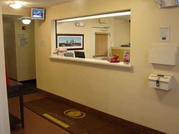 Imagen de los interiores del Hotel Candlewood Suites Raleigh Crabtree, An Ihg. Foto 12