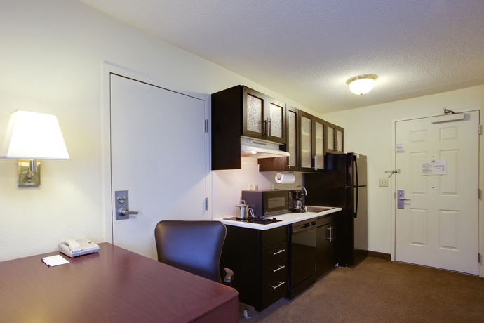 Imagen de la habitación del Hotel Candlewood Suites Raleigh Crabtree, An Ihg. Foto 6