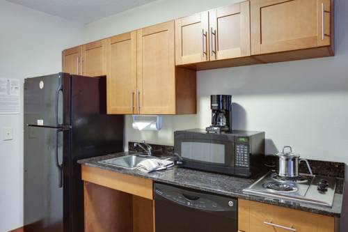 Imagen de la habitación del Hotel Candlewood Suites Richmond Airport. Foto 11