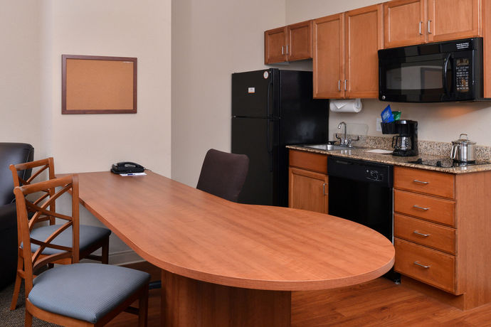 Imagen del bar/restaurante del Hotel Candlewood Suites Richmond North Glen Allen, An Ihg. Foto 2