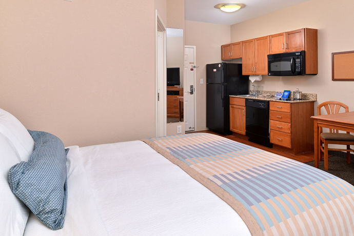 Imagen de los interiores del Hotel Candlewood Suites Richmond North Glen Allen, An Ihg. Foto 12