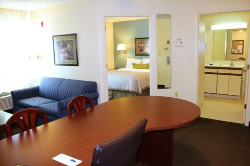 Imagen de la habitación del Hotel Candlewood Suites Richmond West End Short Pump. Foto 3