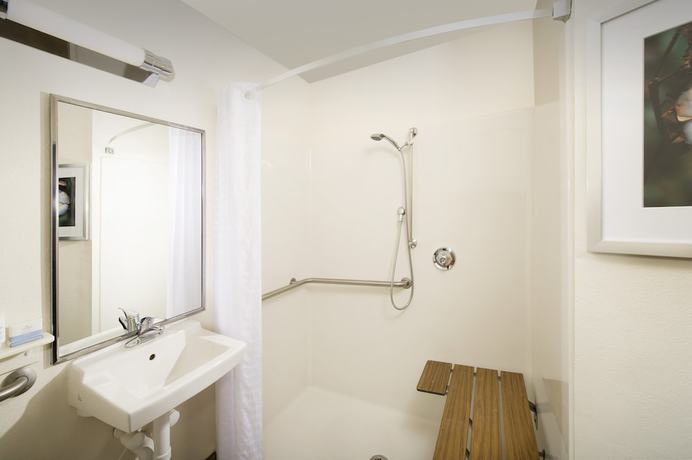 Imagen de la habitación del Hotel Candlewood Suites Richmond-South, an IHG. Foto 4