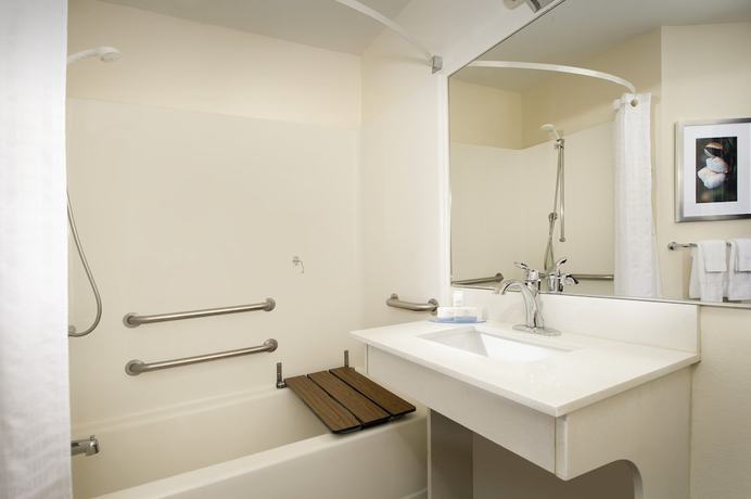 Imagen de la habitación del Hotel Candlewood Suites Richmond-South, an IHG. Foto 9