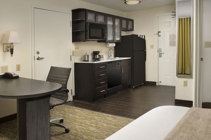 Imagen de la habitación del Hotel Candlewood Suites Richmond-South, an IHG. Foto 11