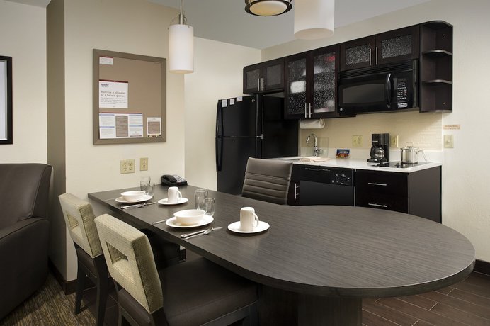 Imagen de la habitación del Hotel Candlewood Suites Richmond-South, an IHG. Foto 12