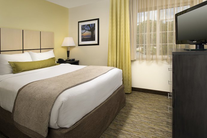 Imagen de la habitación del Hotel Candlewood Suites Richmond-South, an IHG. Foto 13