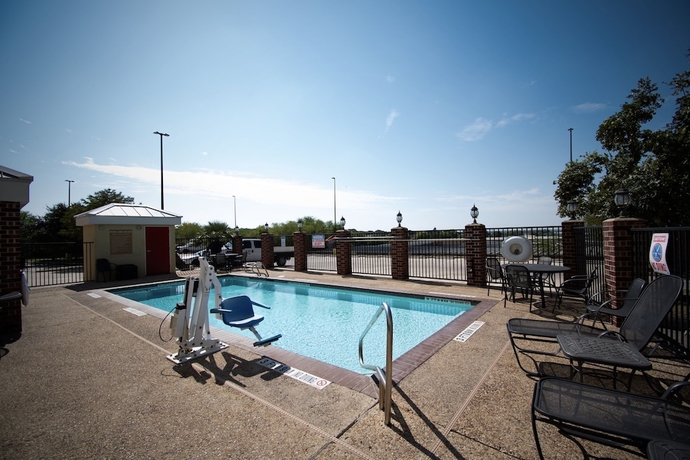 Imagen de la piscina del Hotel Candlewood Suites San Antonio Nw Near Seaworld, An Ihg. Foto 19