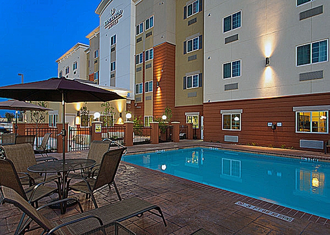 Imagen de la piscina del Hotel Candlewood Suites San Marcos, An Ihg. Foto 16