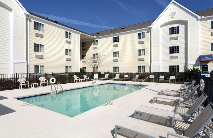 Imagen de la piscina del Hotel Candlewood Suites Savannah Airport, An Ihg. Foto 16