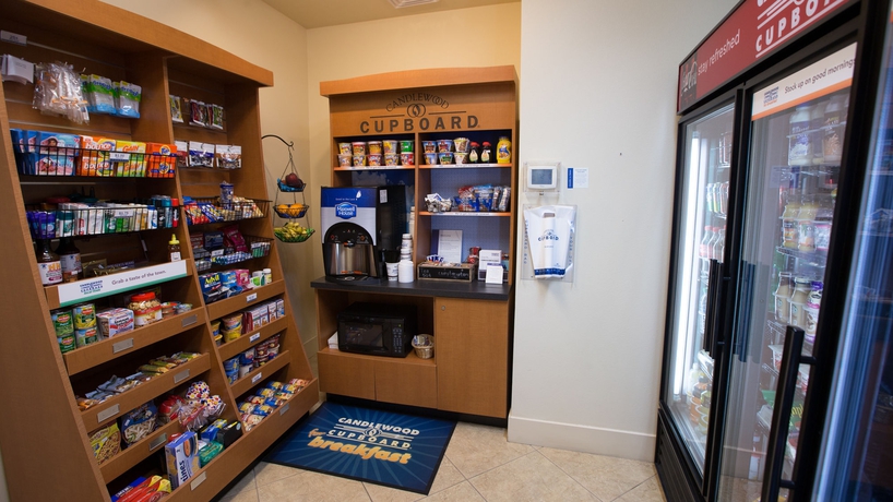 Imagen del bar/restaurante del Hotel Candlewood Suites South - Springfield, An Ihg. Foto 3