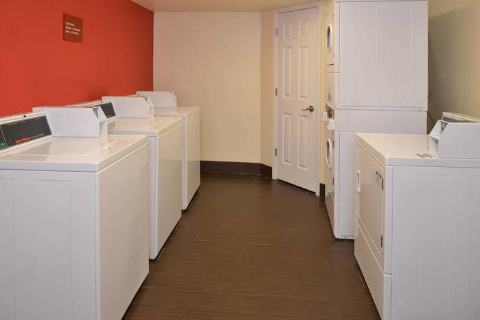 Imagen de los interiores del Hotel Candlewood Suites St Louis St Charles, An Ihg. Foto 19