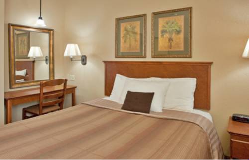 Imagen de la habitación del Hotel Candlewood Suites St Robert, An Ihg. Foto 7