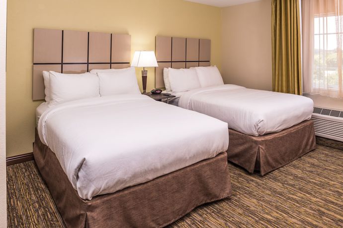 Imagen de la habitación del Hotel Candlewood Suites Topeka West, an IHG. Foto 12