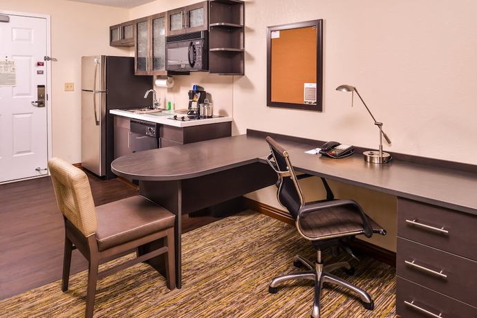 Imagen de la habitación del Hotel Candlewood Suites Topeka West, an IHG. Foto 13