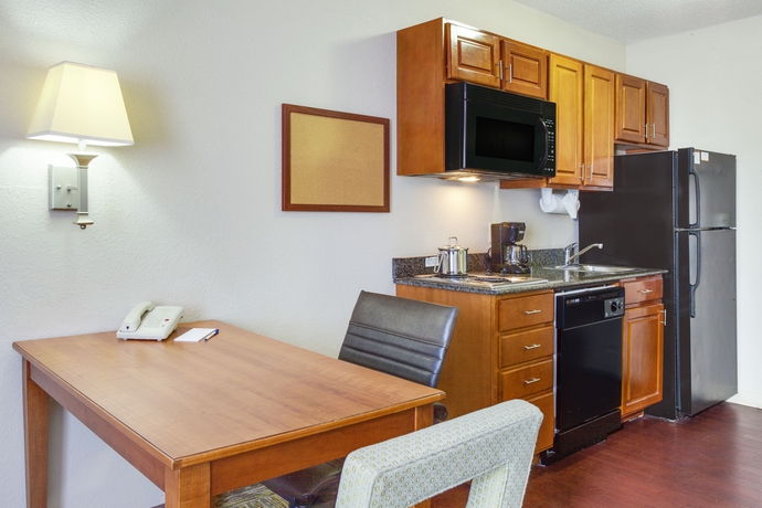 Imagen de la habitación del Hotel Candlewood Suites Virginia Beach Town Center, An Ihg. Foto 8