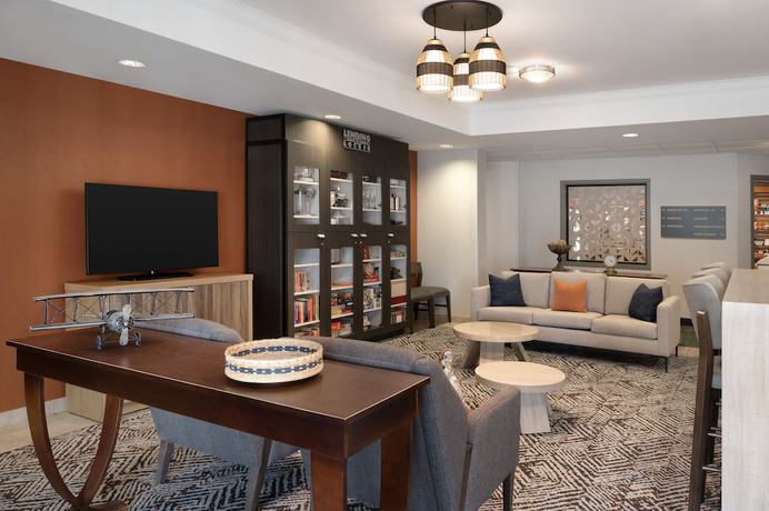 Imagen de los interiores del Hotel Candlewood Suites Watertown Fort Drum, An Ihg. Foto 17