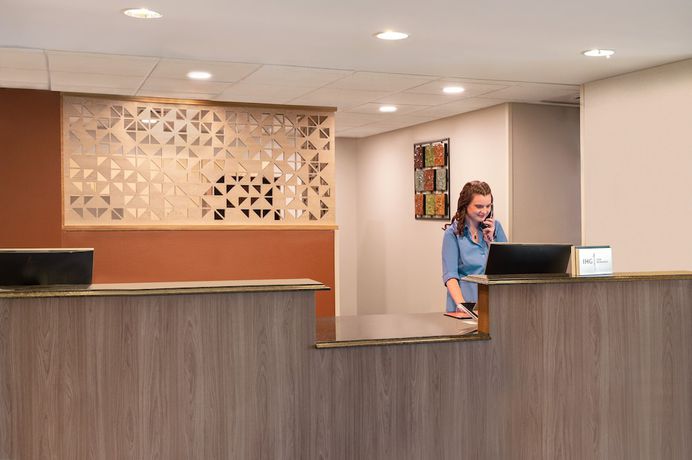 Imagen de los interiores del Hotel Candlewood Suites Watertown Fort Drum, An Ihg. Foto 18