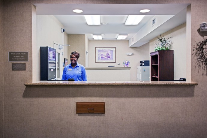 Imagen de los interiores del Hotel Candlewood Suites Windsor Locks Bradley Arpt, An Ihg. Foto 16