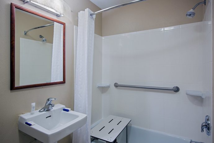 Imagen de la habitación del Hotel Candlewood Suites Windsor Locks Bradley Arpt, An Ihg. Foto 5