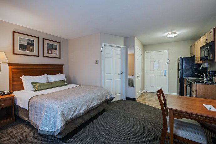 Imagen de la habitación del Hotel Candlewood Suites Windsor Locks Bradley Arpt, An Ihg. Foto 9