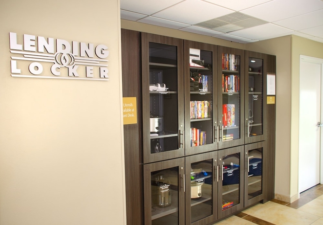 Imagen de los interiores del Hotel Candlewood Suites York. Foto 18