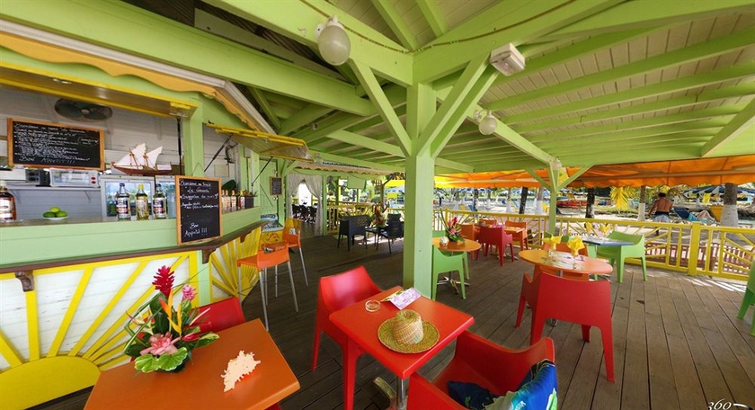 Imagen del bar/restaurante del Hotel Canella Beach. Foto 3