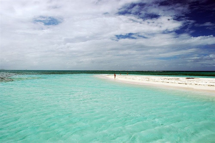 Imagen de los exteriores del Hotel Canella Beach. Foto 8