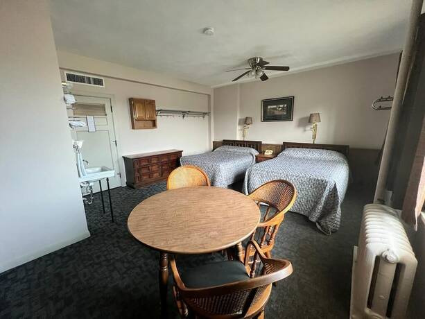 Imagen de la habitación del Hotel Canfield. Foto 13