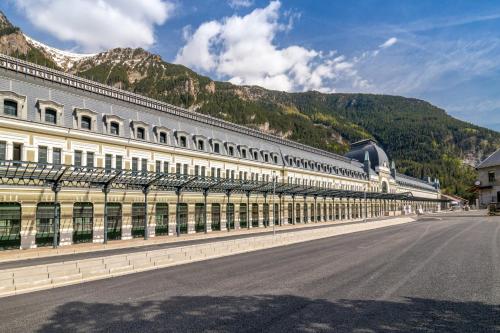 Imagen general del Hotel Canfranc Estación, A Royal Hideaway - Gran Lujo. Foto 1