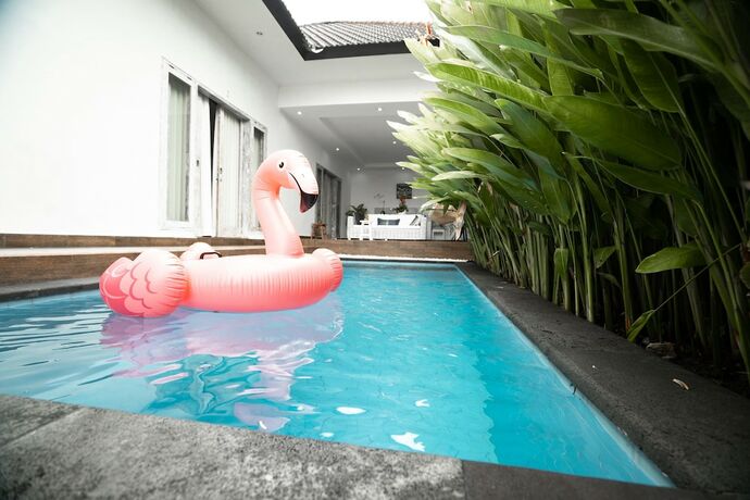 Imagen de la piscina del Hotel Canggu Beach Inn. Foto 14