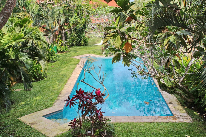 Imagen de la piscina del Hotel Canggu Suites. Foto 18