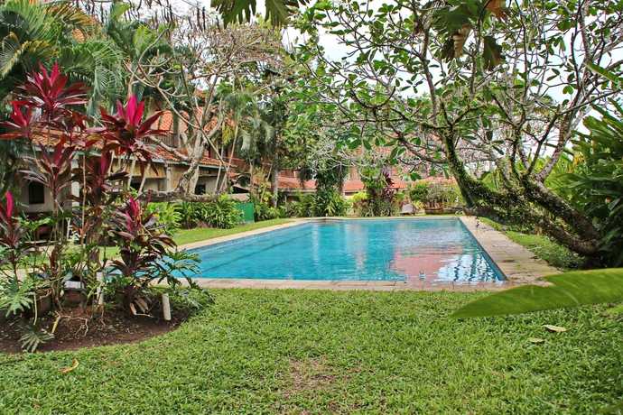 Imagen de la piscina del Hotel Canggu Suites. Foto 19