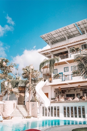 Imagen de la piscina del Hotel Canggu Village. Foto 19