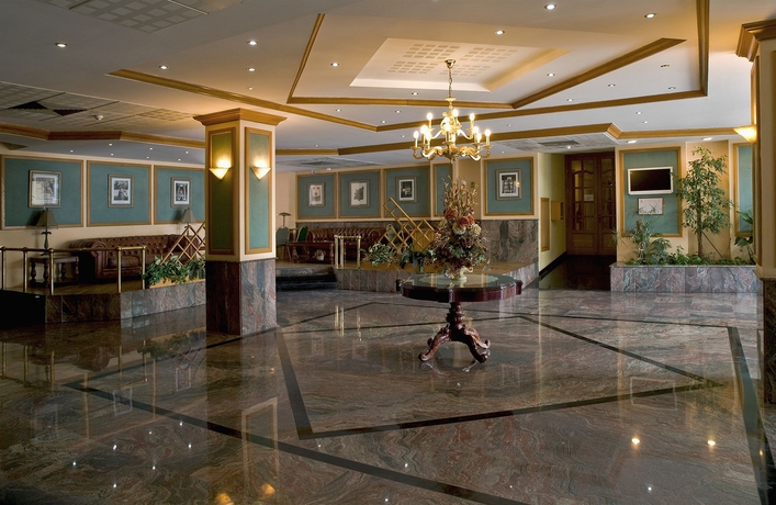 Imagen de los interiores del Hotel Canifor. Foto 9