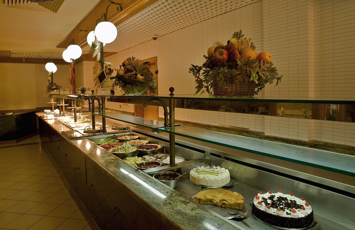 Imagen del bar/restaurante del Hotel Canifor. Foto 2