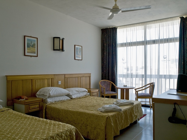 Imagen de la habitación del Hotel Canifor. Foto 6