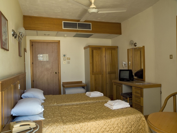 Imagen de la habitación del Hotel Canifor. Foto 7