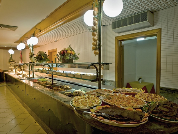 Imagen del bar/restaurante del Hotel Canifor. Foto 5