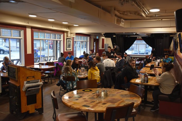 Imagen del bar/restaurante del Hotel Canmore Hostel. Foto 4