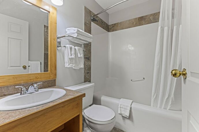 Imagen de la habitación del Hotel Canmore Rocky Mountain Inn. Foto 15