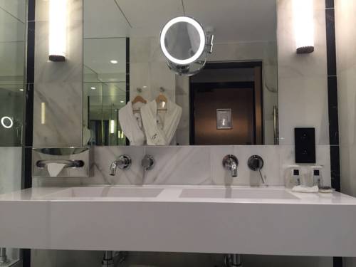 Imagen de la habitación del Hotel Cannes Centre Univers. Foto 6