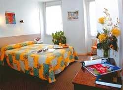 Imagen de la habitación del Hotel Cannes Croisette. Foto 3