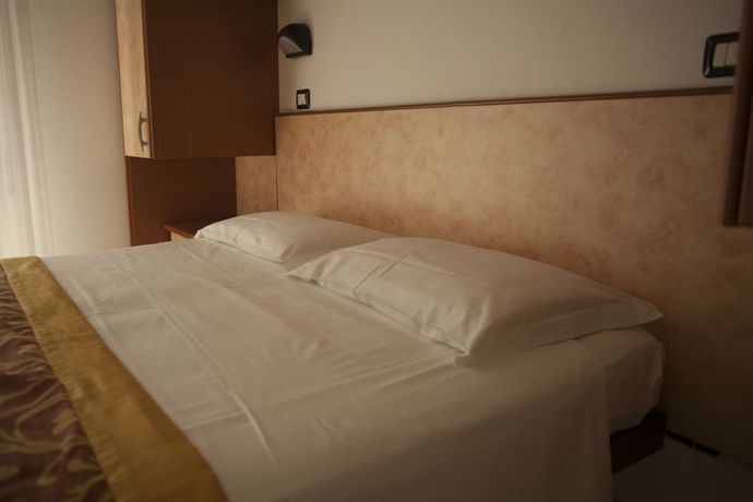 Imagen de la habitación del Hotel Cannes Riccione. Foto 3