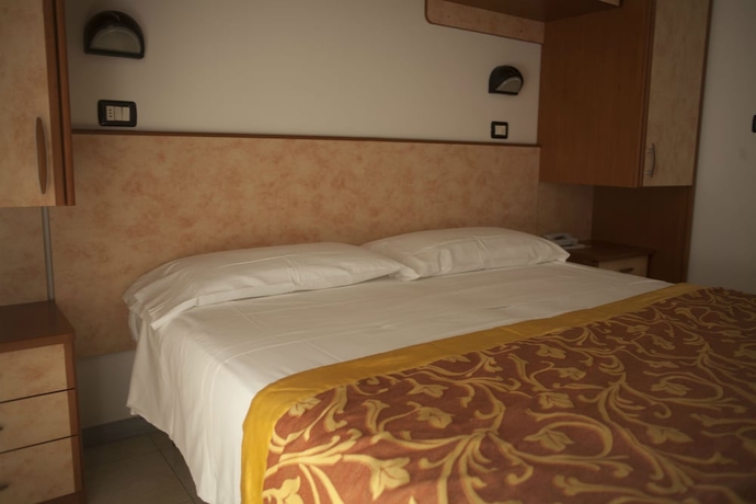 Imagen de la habitación del Hotel Cannes Riccione. Foto 4