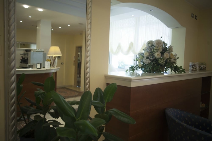 Imagen de los interiores del Hotel Cannes Riccione. Foto 17