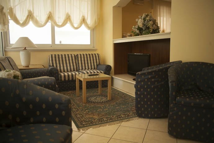 Imagen del bar/restaurante del Hotel Cannes Riccione. Foto 2