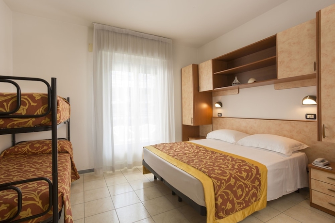 Imagen de la habitación del Hotel Cannes Riccione. Foto 13